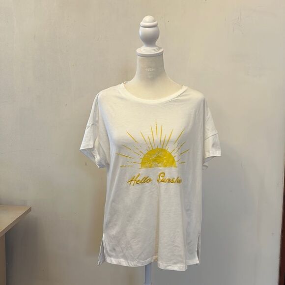 DR2 Tops - DR 2 short sleeve Hello Sunshine tee Size M NWT